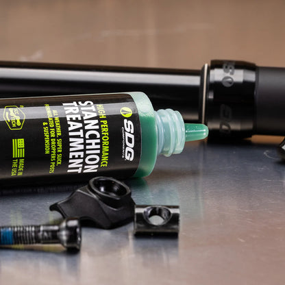 Reiniger/Schmiermittel für Federung SDG Stanchion Treatment (60ml)