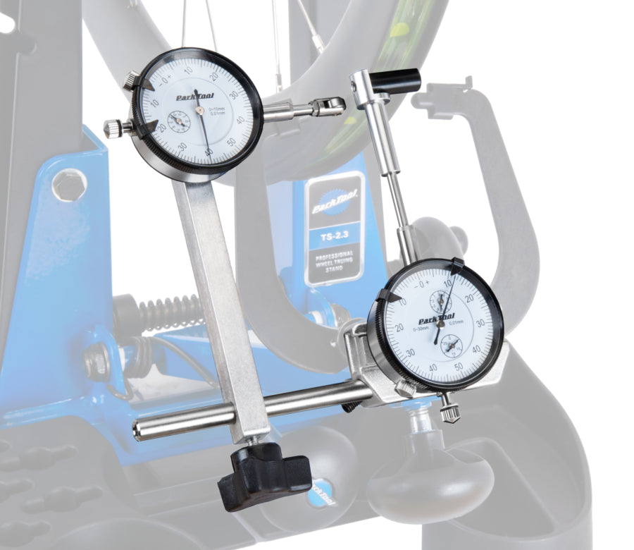 Park Tool TS-2DI an einem TS-2.3-Zentrierständer montiert