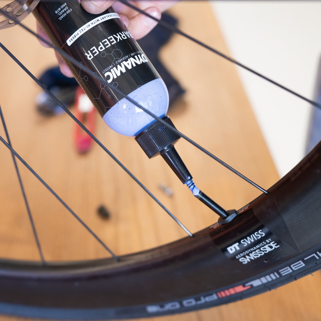 Tubeless-Montage mit DYNAMIC BARKEEPER Dichtmilch