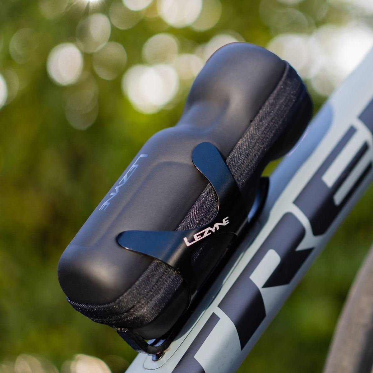 LEZYNE CNC ALLOY CAGE Flaschenhalter Rot