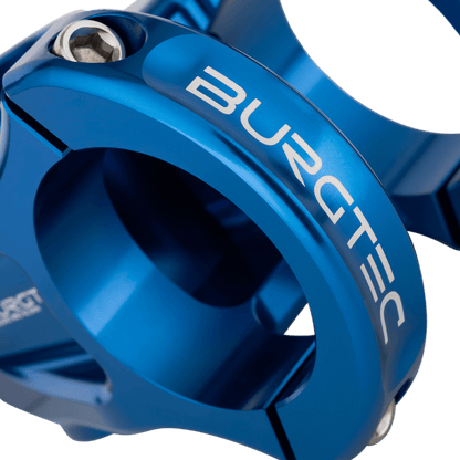 BURGTEC ENDURO MK3 Vorbau in Blau — Detail der Lenkerklemmung