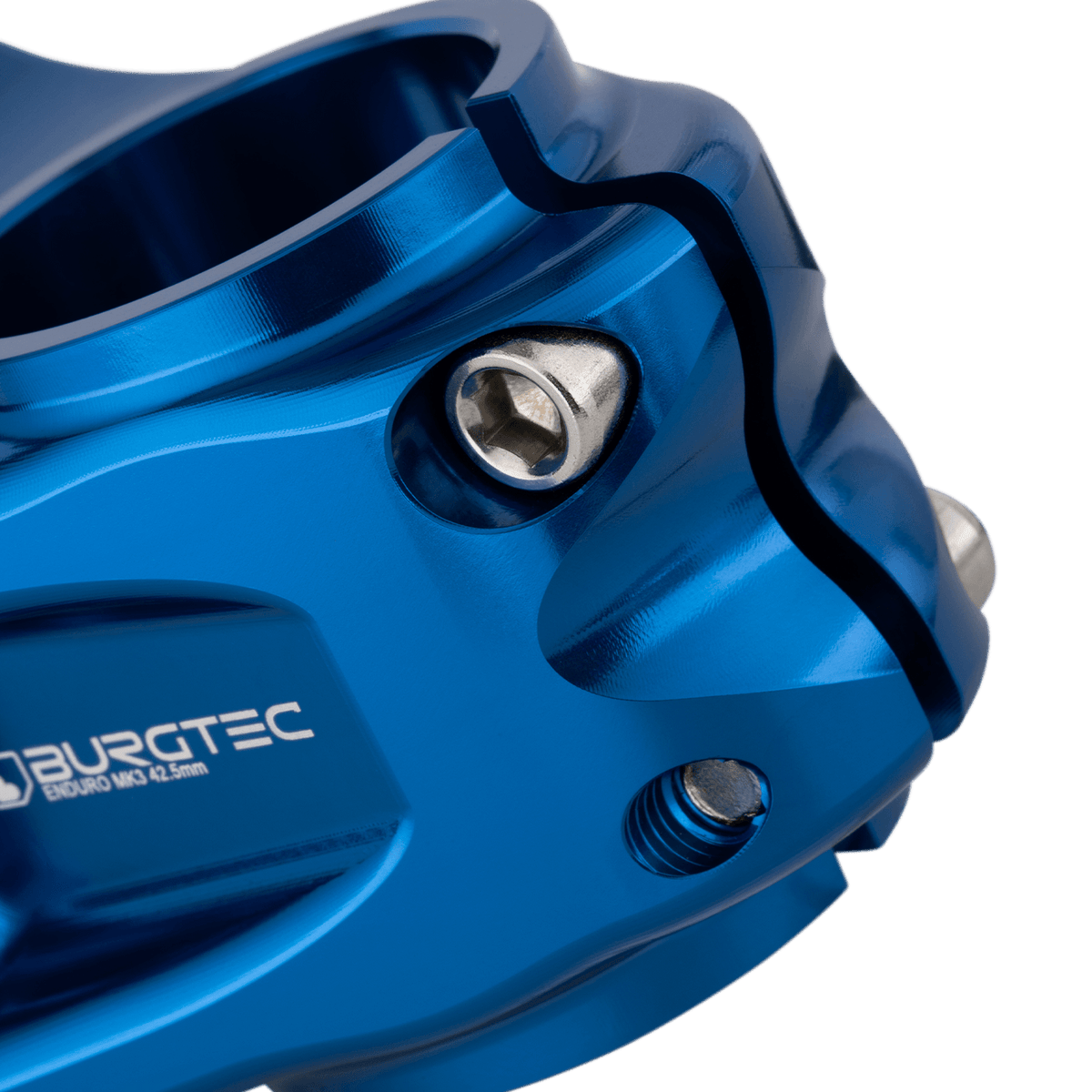 BURGTEC ENDURO MK3 Vorbau in Blau — Detail der Gabelschaftklemmung