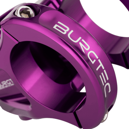 BURGTEC ENDURO MK3 Vorbau in Violett — Detail der Lenkerklemmung