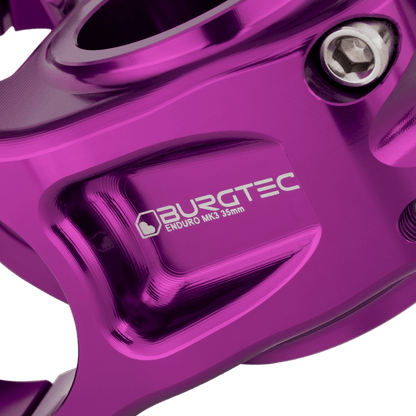 BURGTEC ENDURO MK3 Vorbau in Violett — Detail des gefrästen Vorbaukörpers