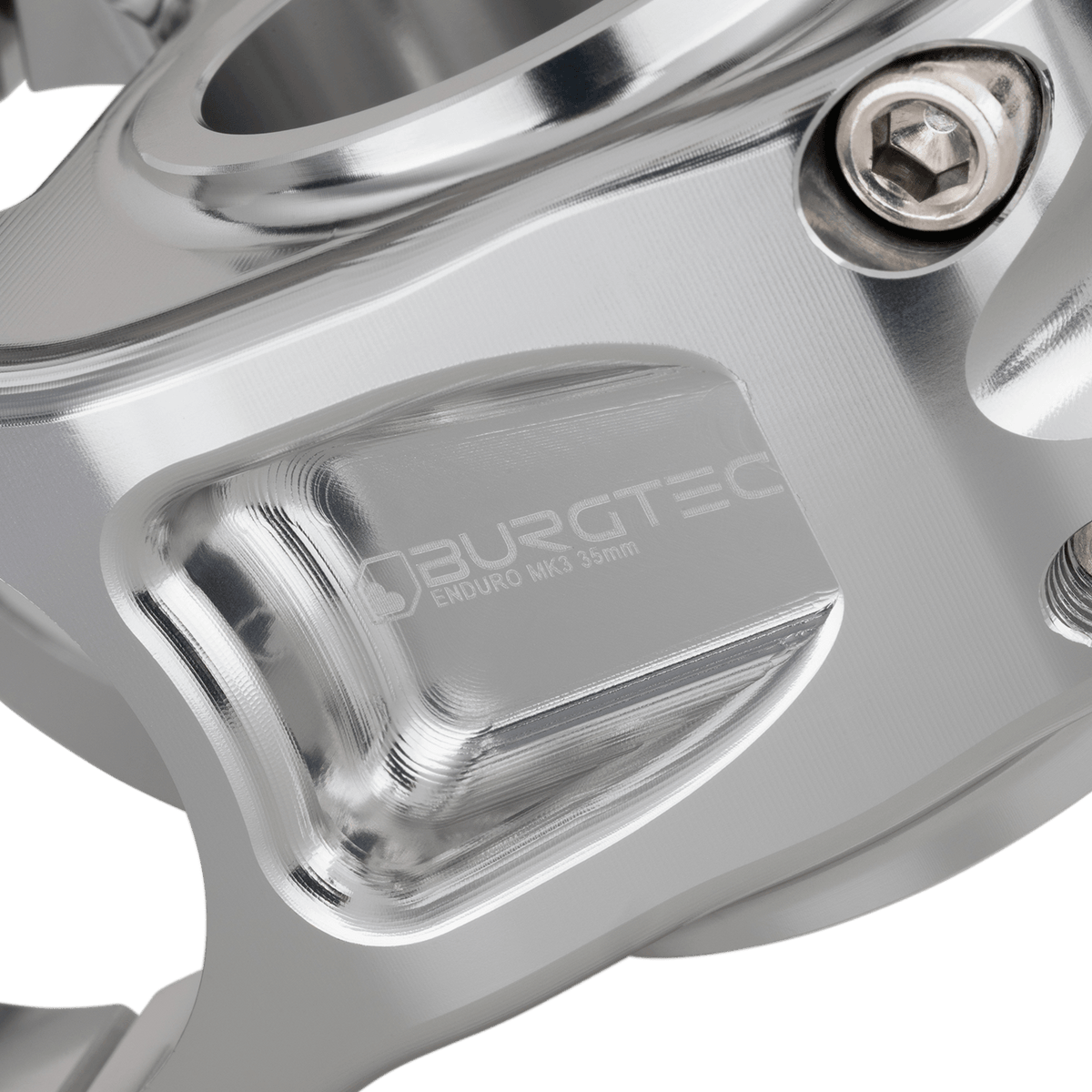 BURGTEC ENDURO MK3 Vorbau in Silber — Detail des gefrästen Vorbaukörpers