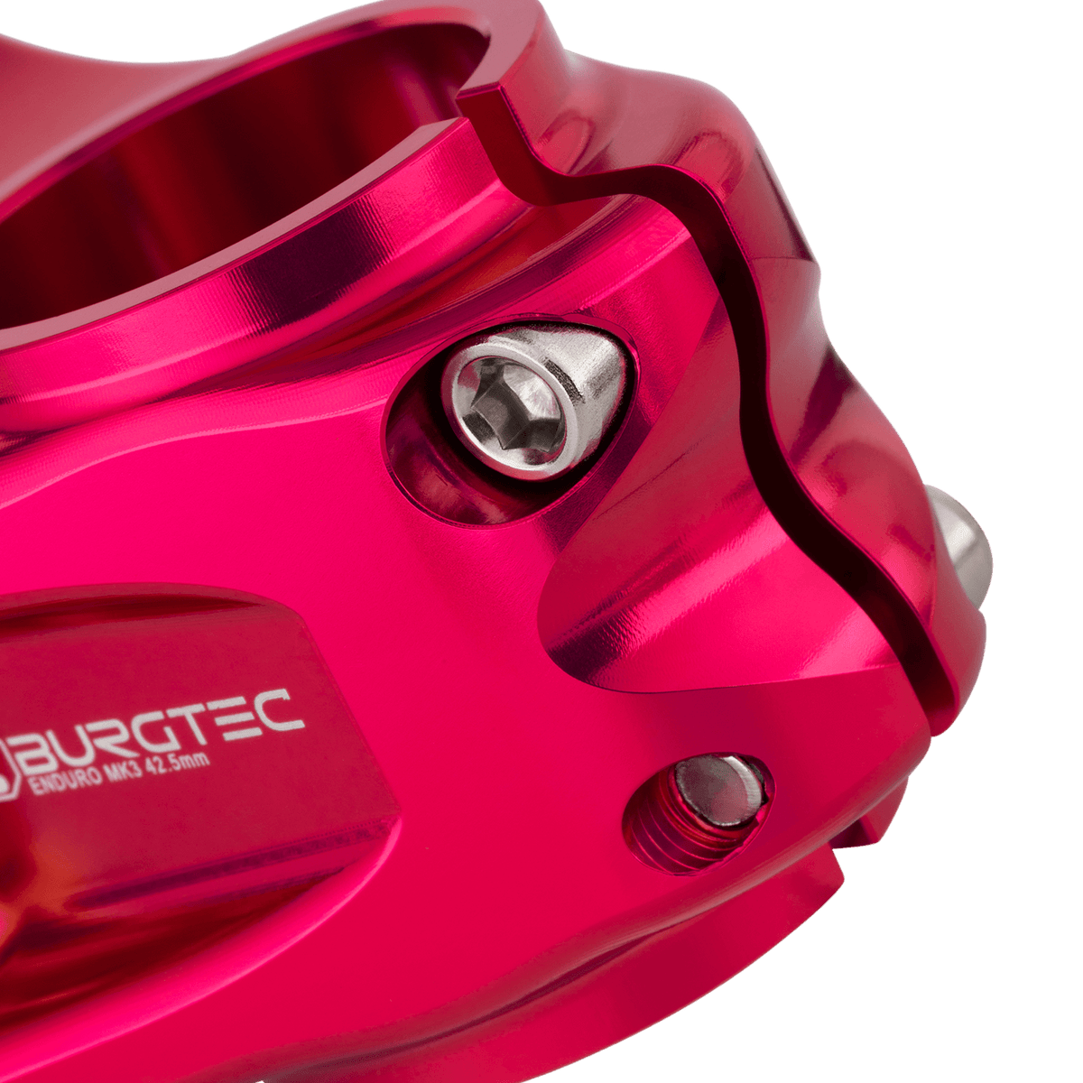 BURGTEC ENDURO MK3 Vorbau in Rosa — Detail der Gabelschaftklemmung