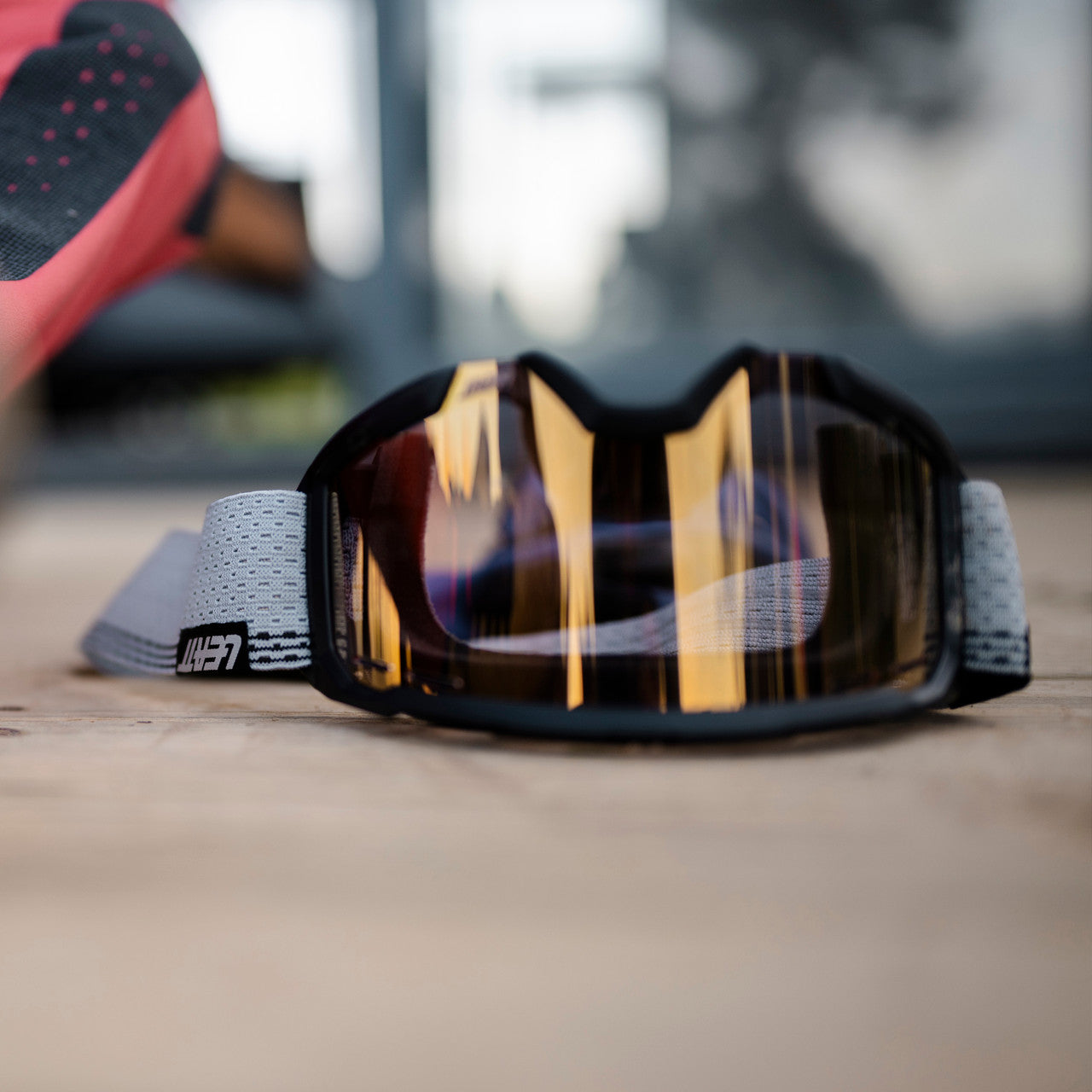 Maske LEATT VELOCITY 4.0 MTB X-FLOW Grau/Schwarz Scheibe Iriz Bronze 68 VLT