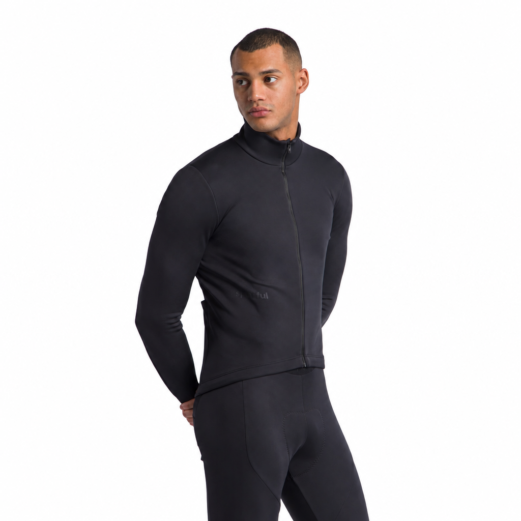 SPORTFUL CLASSIC 2 Jacke in Schwarz, Dreiviertelansicht vor weißem Hintergrund