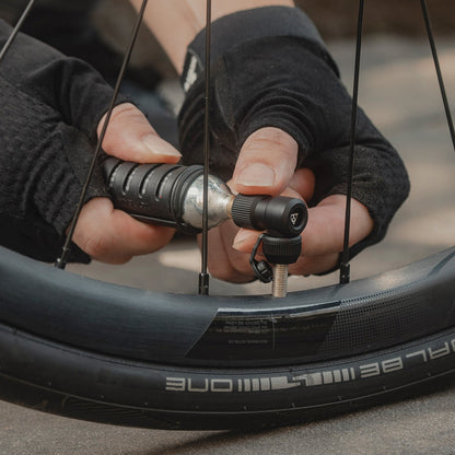 CO2-Aufblasgerät TOPEAK NANO AIRBOOSTER L + Gewinde-CO2-Kartusche 16 g (x1)