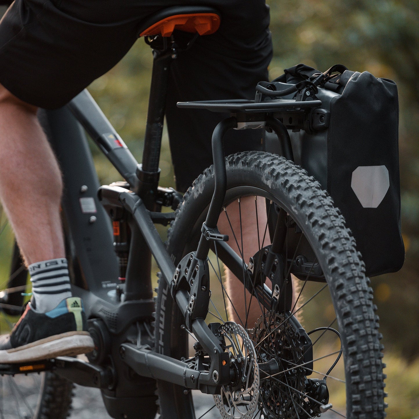 Hinterer Gepäckträger mit universeller Taschenhalterung AEROE Spider