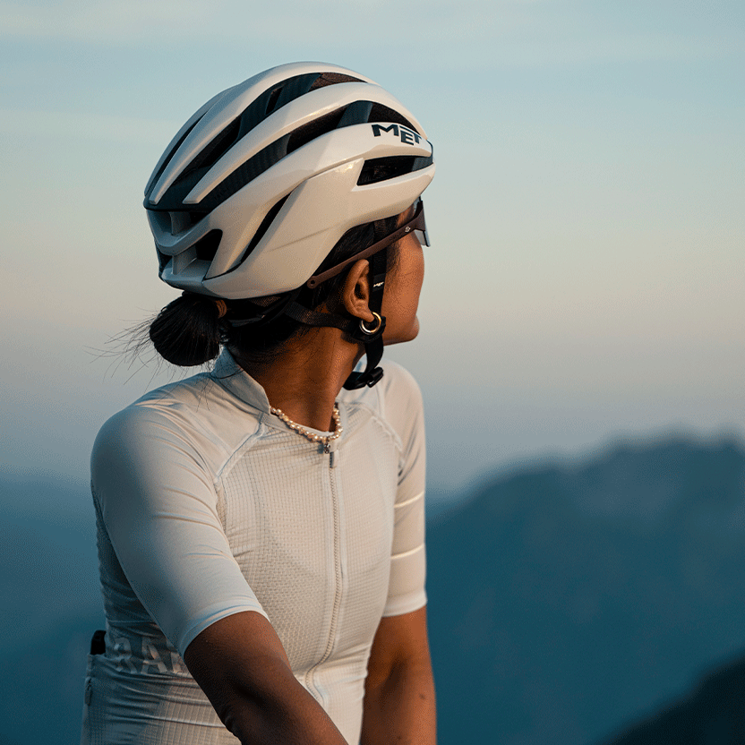Rennradhelm MET TRENTA 3K CARBON Weiß
