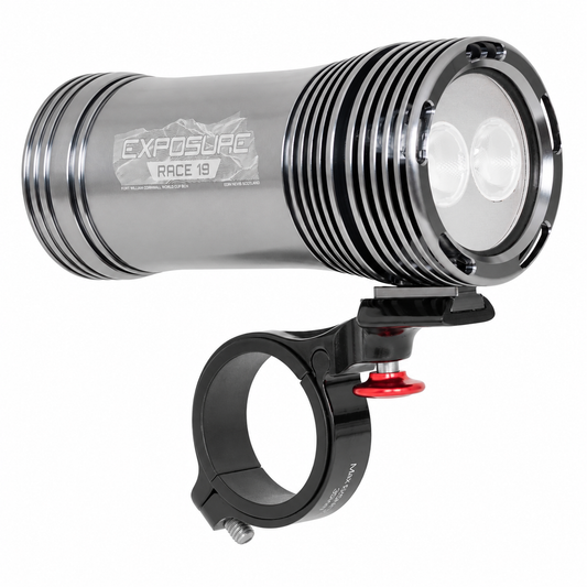 EXPOSURE LIGHTS RACE 19 Frontleuchte — Produktansicht vor weißem Hintergrund