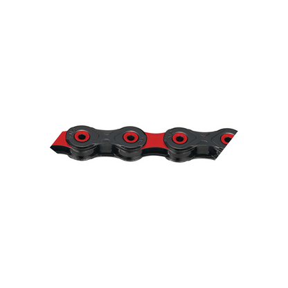 KMC 12-fach-Kette DLC12 Waxed Schwarz/Rot, gewachst — Produktfoto auf weißem Hintergrund