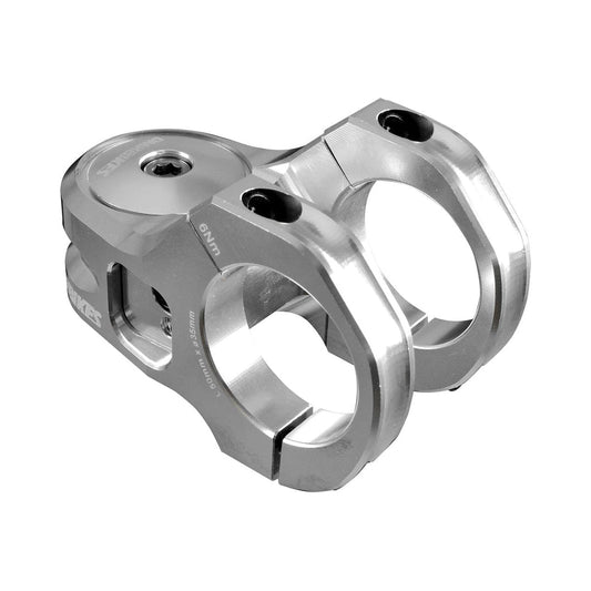 Vorbau DMR DEFY50 mit 5 mm Erhöhung, Silber — Hauptansicht auf weißem Hintergrund