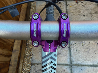 HOPE GRAVITY Vorbau 20 mm Violett — Draufsicht, am Lenker montiert