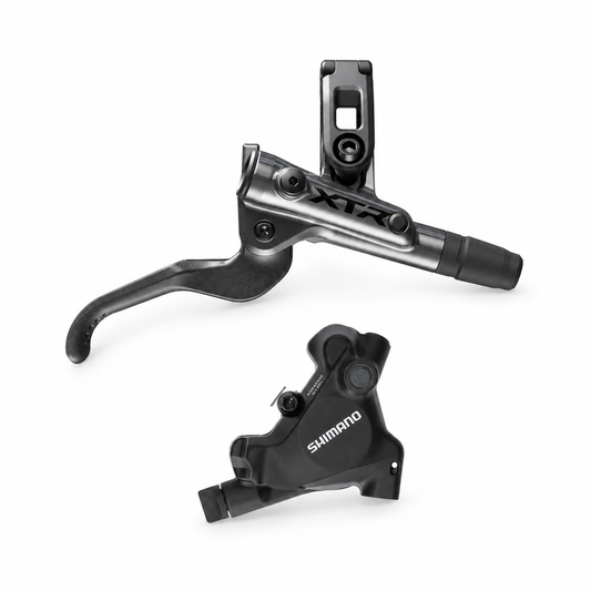 SHIMANO XTR 9200 Bremse mit BR-MT805 FlatMount-Bremssattel — Bremshebel und Bremssattel vor weißem Hintergrund